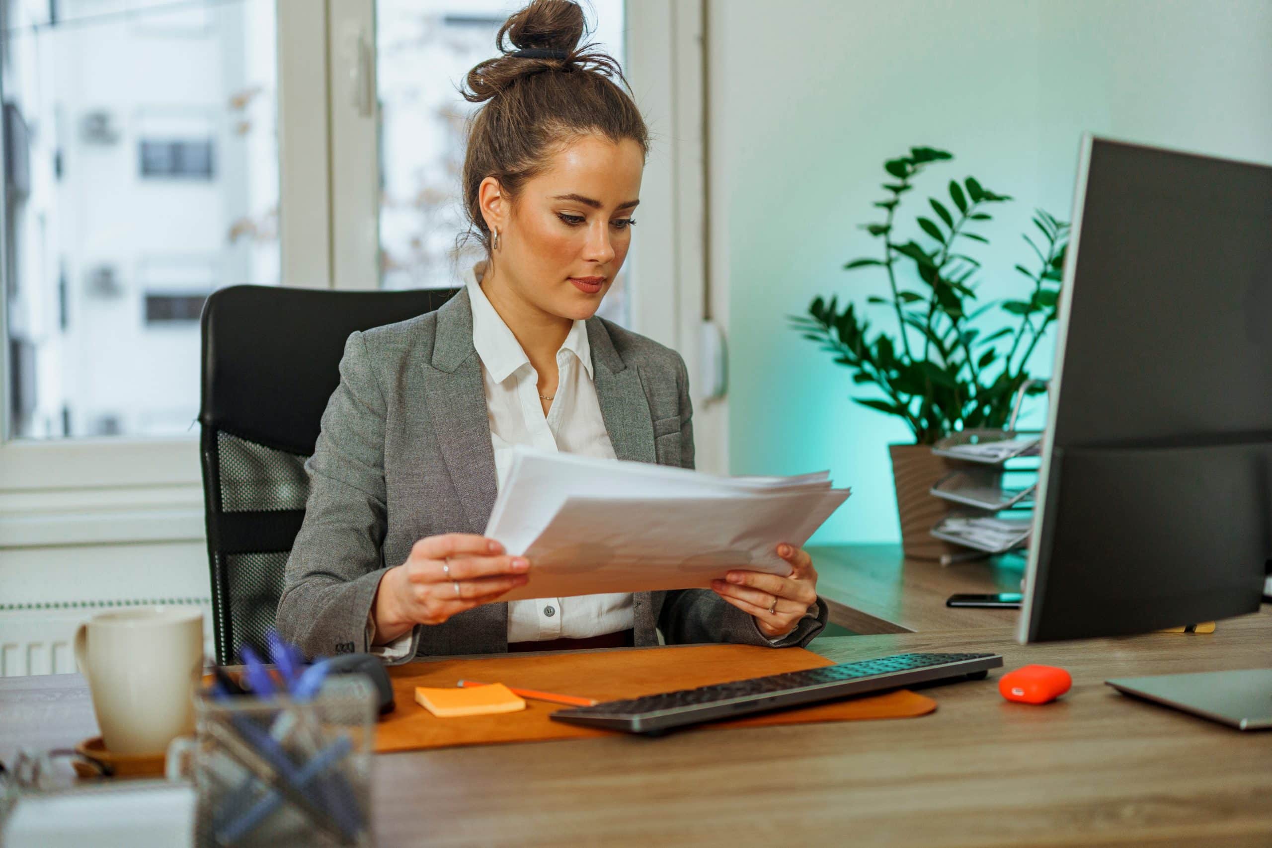 You are currently viewing How a paralegal helps your case behind the scenes